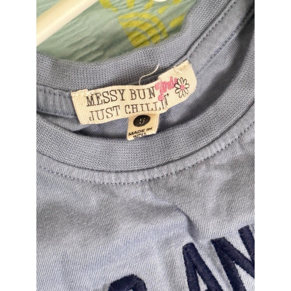 Hybrid Apparel Girls Messy Bun Just Chillin Graphic T-Shirt Size 5 NWOT Blue - Picture 3 of 3